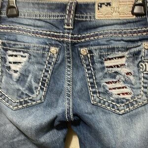 Miss Me Women's Signature Cuffed Capris. Excellent Condition. Size 27.